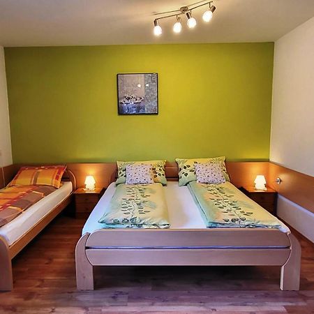 קרנייסקה גורה Apartments Oman מראה חיצוני תמונה