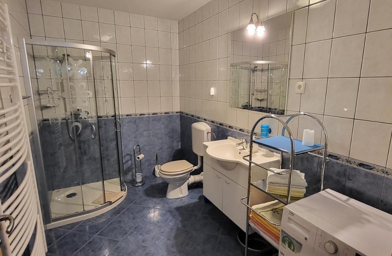 קרנייסקה גורה Apartments Oman מראה חיצוני תמונה