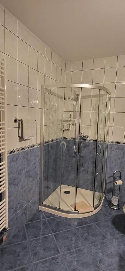 קרנייסקה גורה Apartments Oman מראה חיצוני תמונה