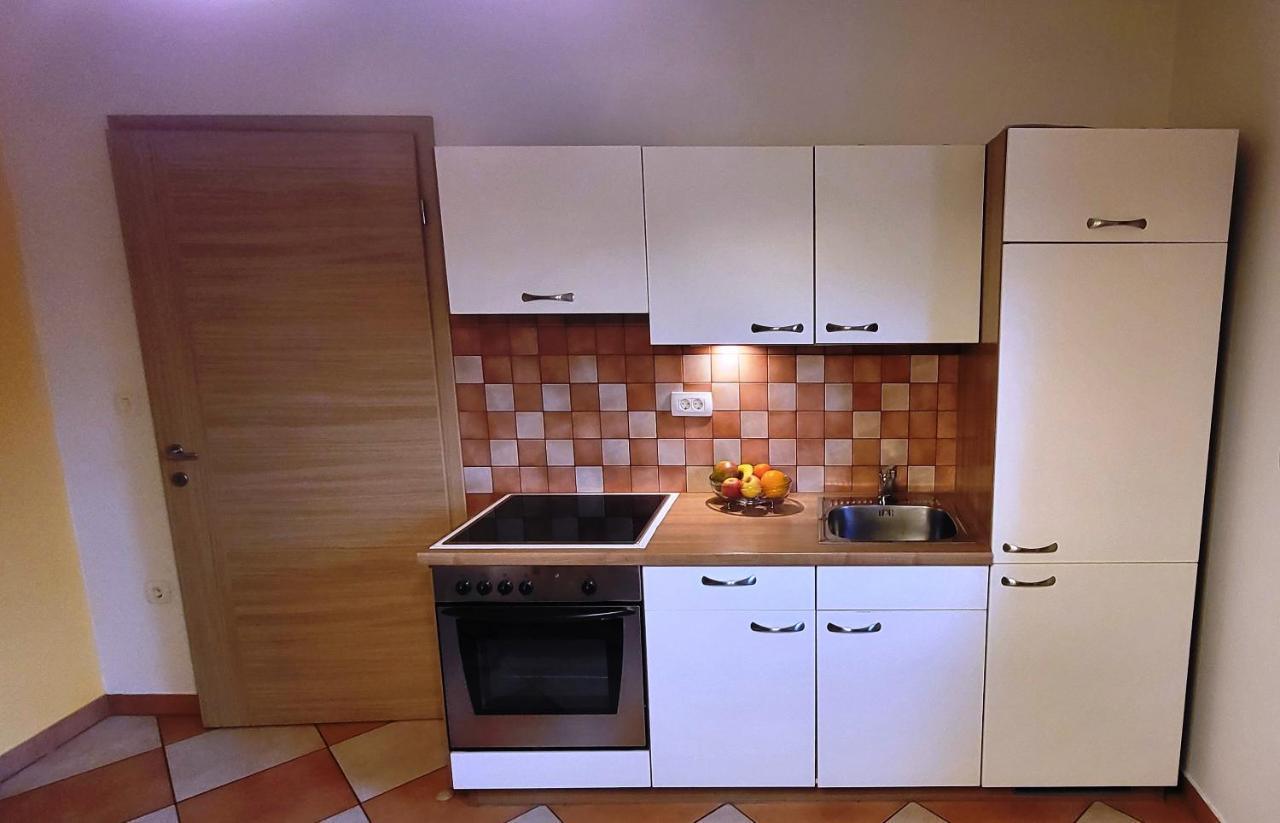 קרנייסקה גורה Apartments Oman מראה חיצוני תמונה