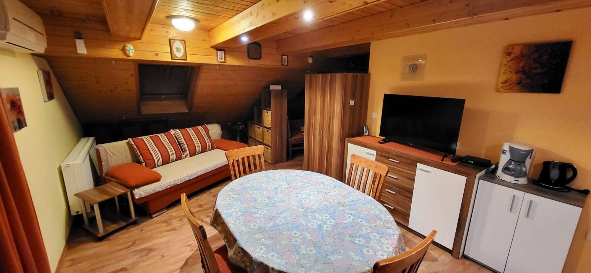 קרנייסקה גורה Apartments Oman מראה חיצוני תמונה