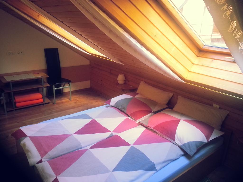 קרנייסקה גורה Apartments Oman מראה חיצוני תמונה