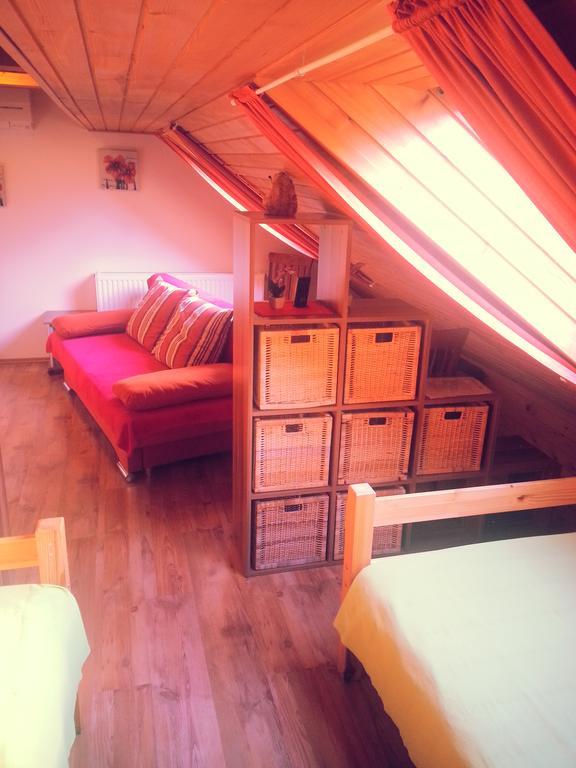 קרנייסקה גורה Apartments Oman מראה חיצוני תמונה